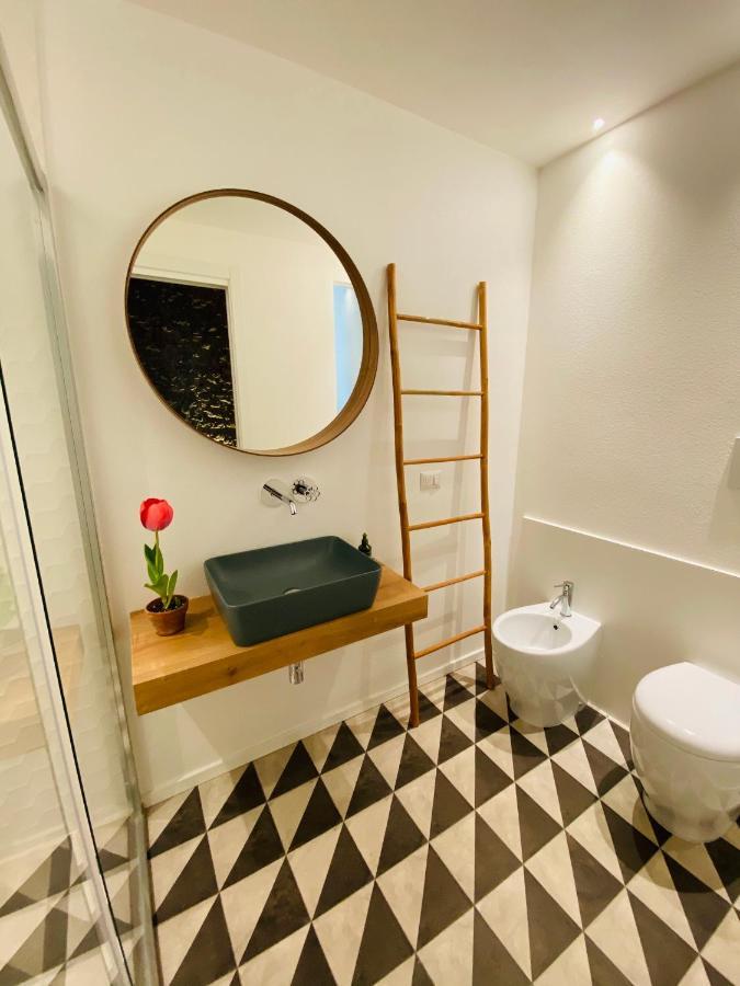 Civiconovantatre - New B&B Сан-Винченцо Экстерьер фото