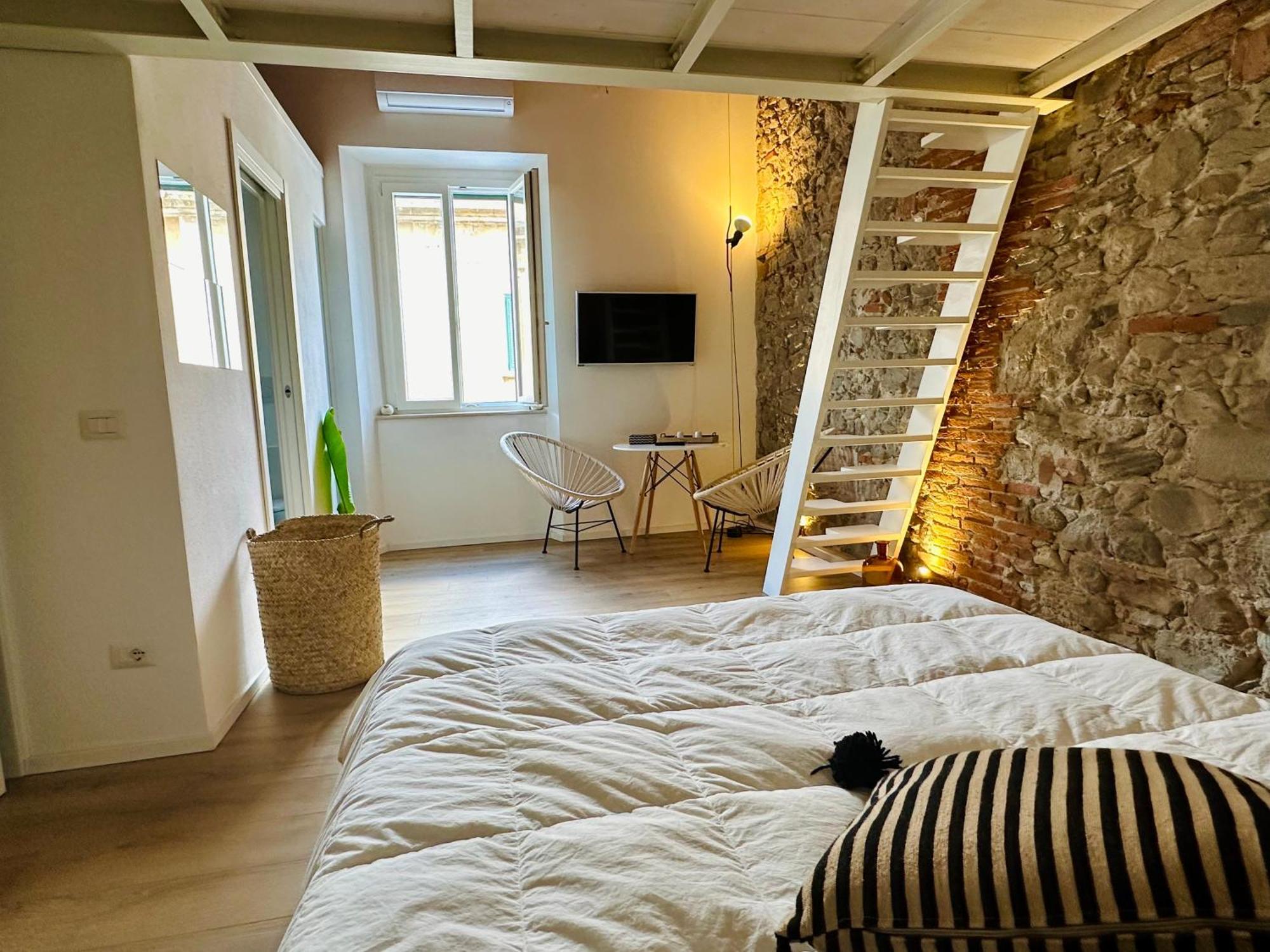 Civiconovantatre - New B&B Сан-Винченцо Экстерьер фото